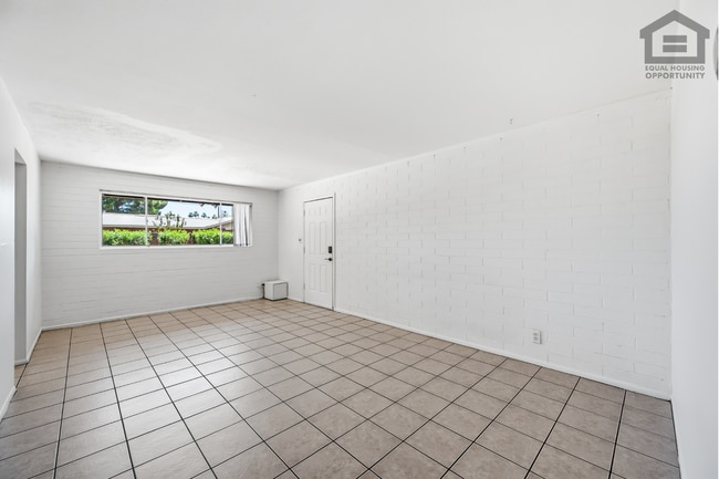 Building Photo - 4711
