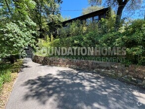 Building Photo - 10 Canyon Rd