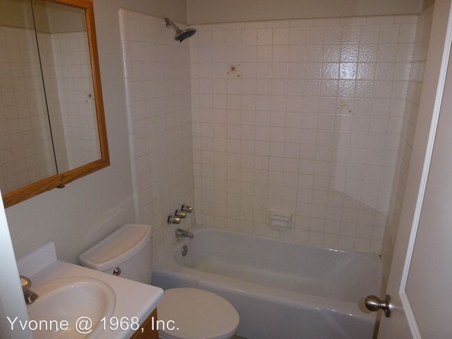Building Photo - 100 S Orchard Dr