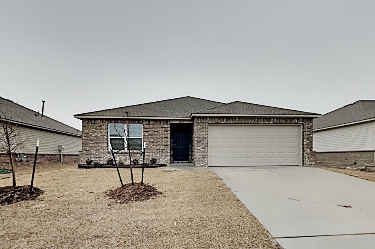 Foto principal - Very Nice 3 Bedroom 2 Bath Home in El Reno...