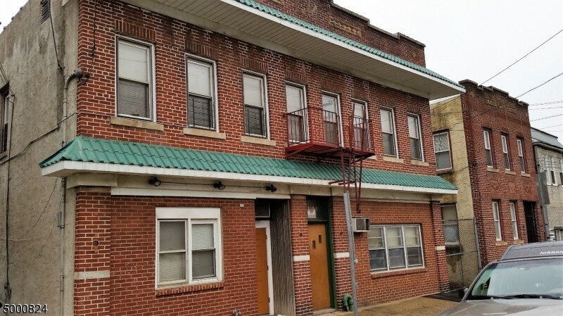 Primary Photo - 1709 S Wood Ave