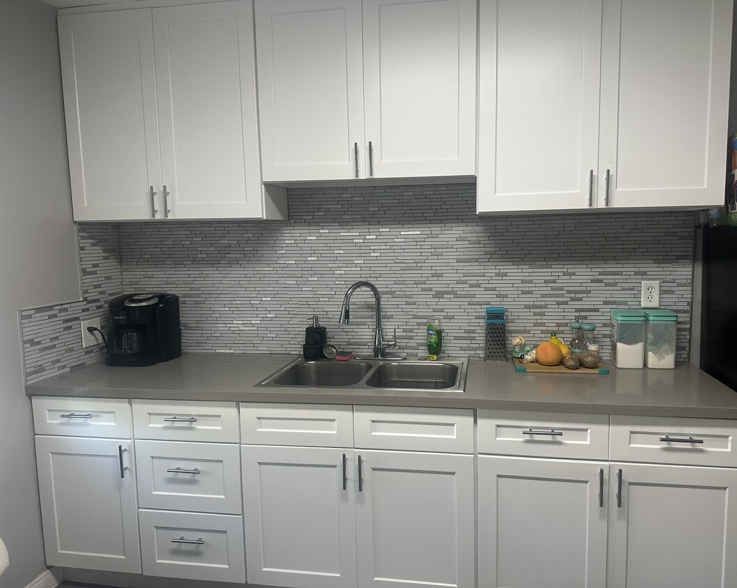 Gray quartz countertop with glass back splash - 618 W Queen St