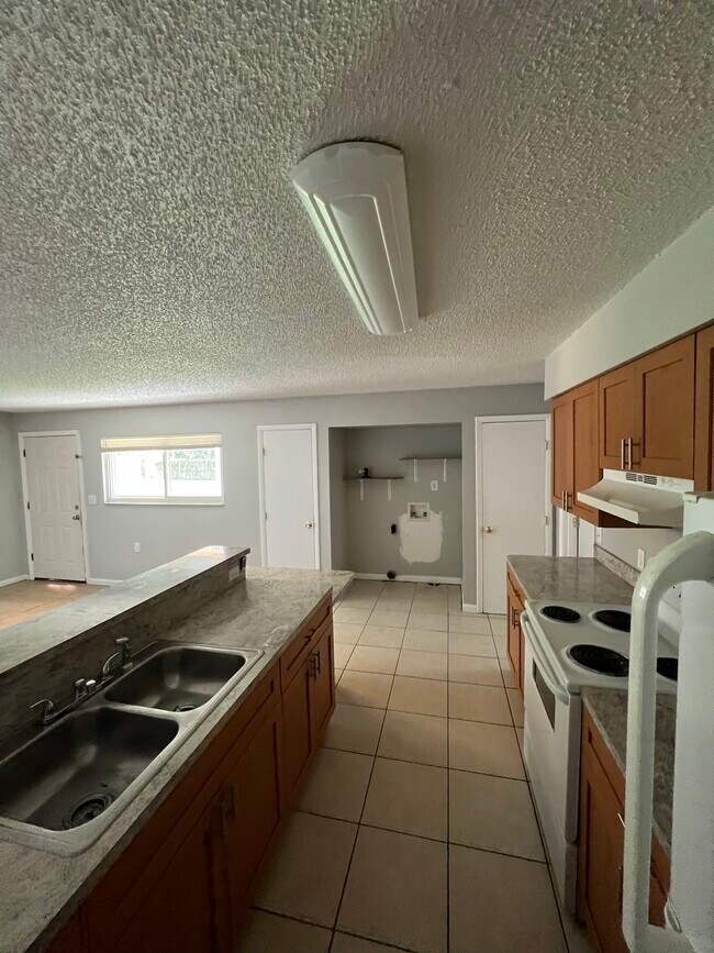 Building Photo - 2124 Brandy Pl