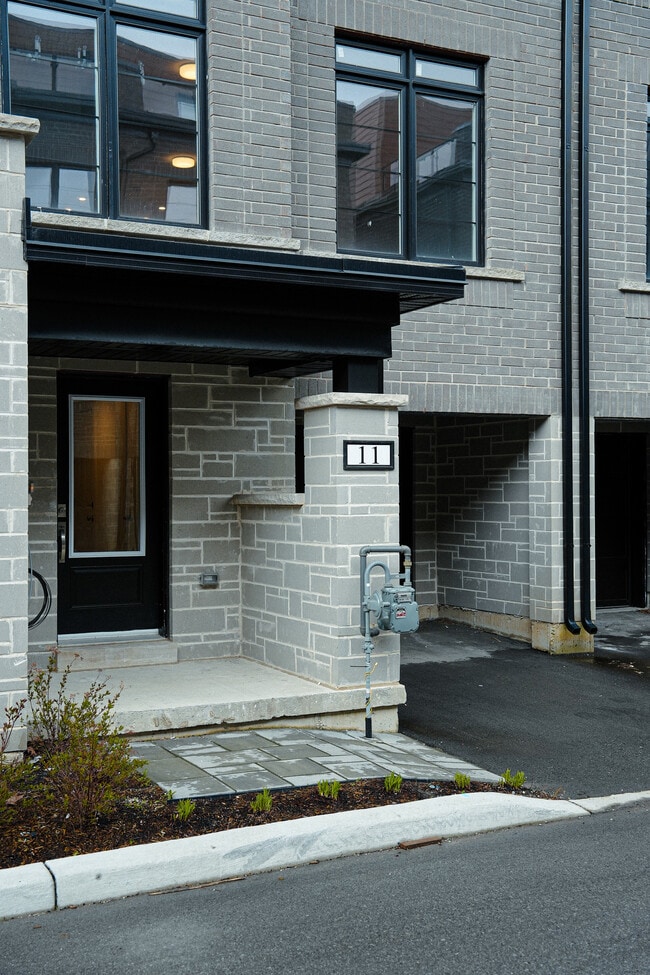 Building Photo - 258 Hespeler Rd