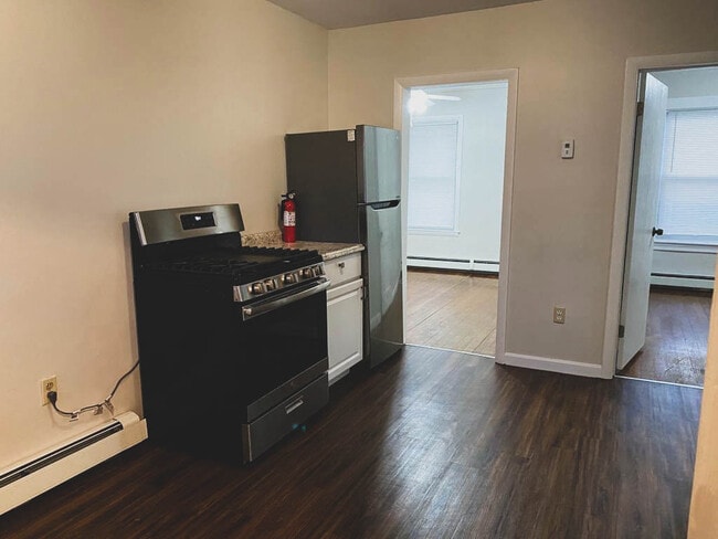 Kitchen 2c - 33 Tingley St