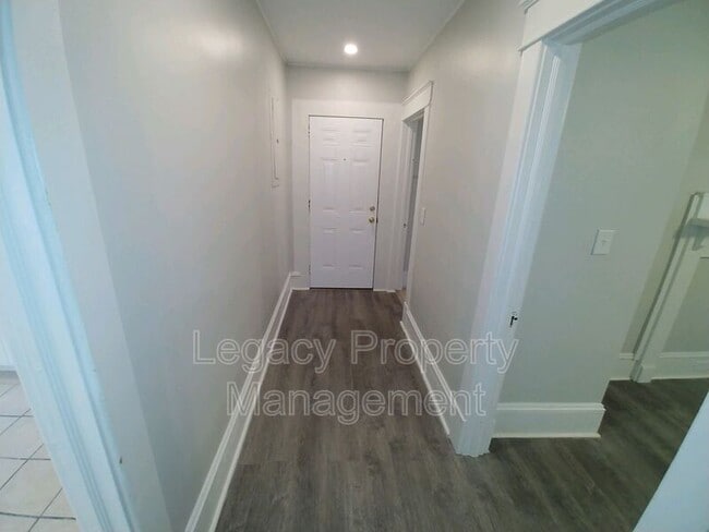 Building Photo - 703 Askew St