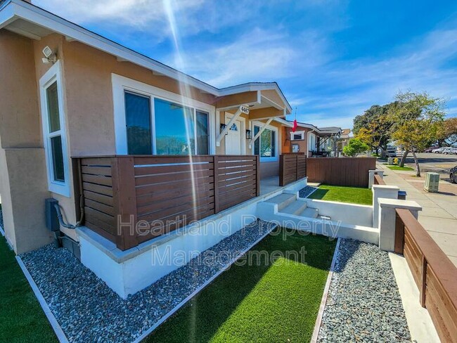 Foto del edificio - 4487 Landis St