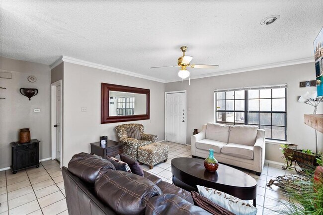 Foto del edificio - 8750 Park Ln