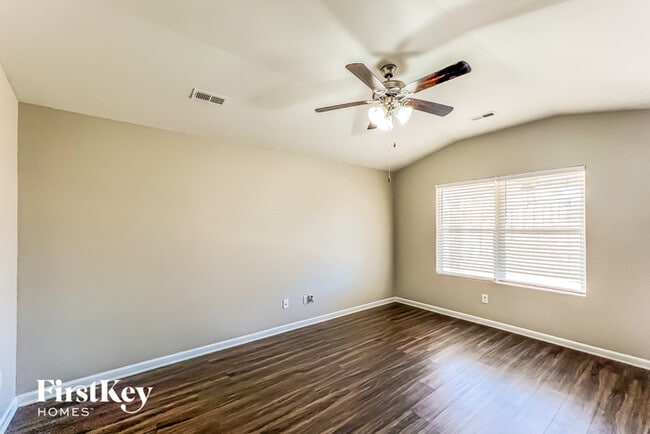 Building Photo - 540 Waterstone Dr