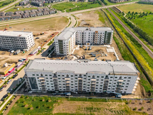 Photo du bâtiment - 355 Clareview Station Dr NW