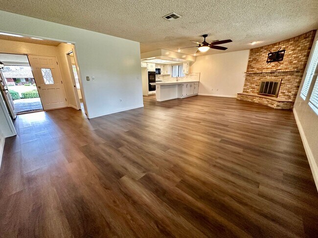 Foto del edificio - 9913 Spring Oak Dr