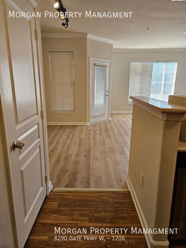 Foto del edificio - 8290 Gate Pkwy W