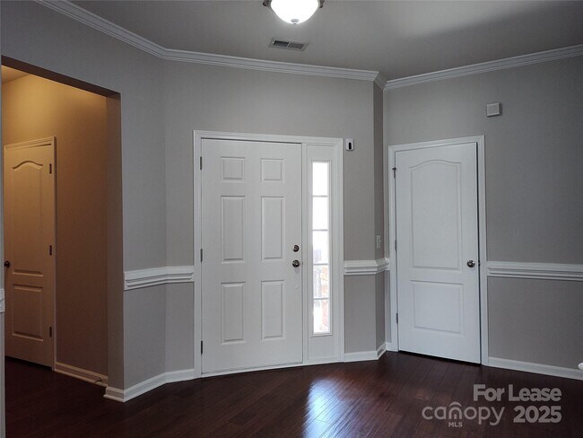 Foto del edificio - 8611 Burnside Ln