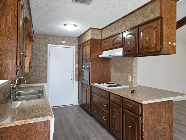 Building Photo - 3/2 House in Midway ISD!