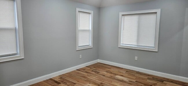 Building Photo - 108 ave Pl