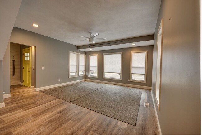 Building Photo - 508 Wachtel Ave