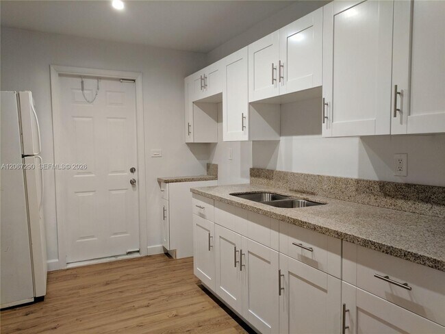 Building Photo - 14160 SW 88th Ave