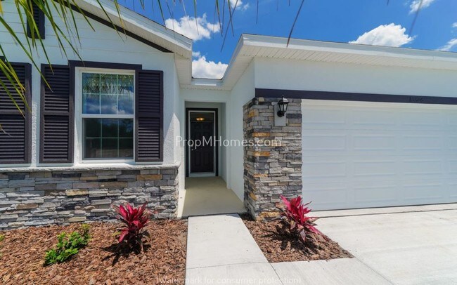 Building Photo - 5927 Silver Palm Blvd