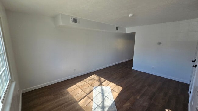 Building Photo - 454 N Central Ave
