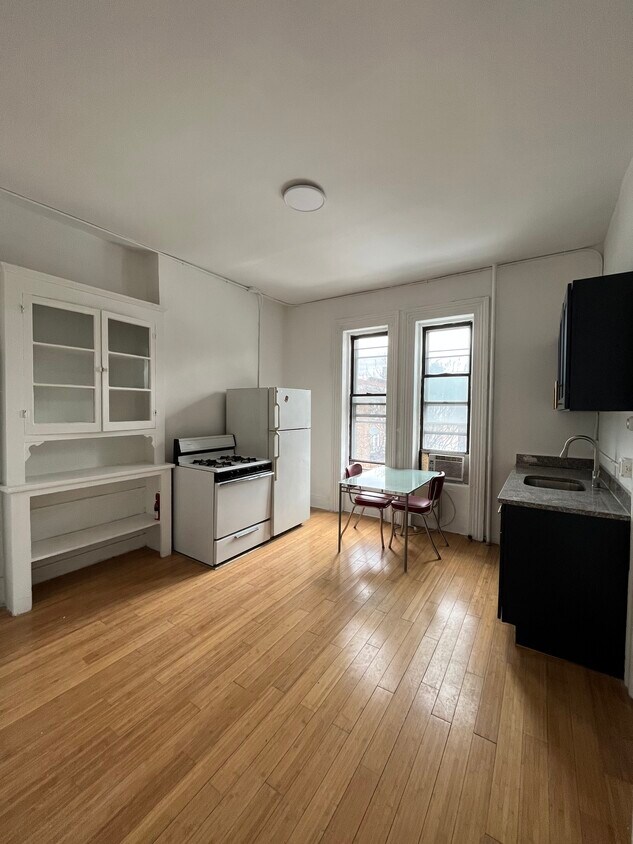 Building Photo - 30 Coles St