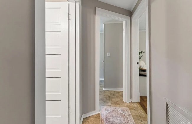 Building Photo - 139 Breckenbridge St