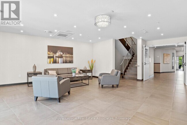 Photo du bâtiment - 740-740 Augusta Dr