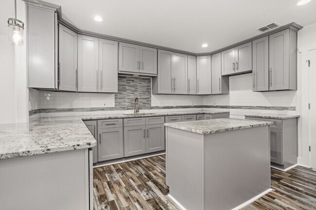 Foto del edificio - 310 Creek Ln