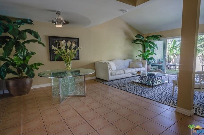 Building Photo - 2600 S Palm Canyon Dr