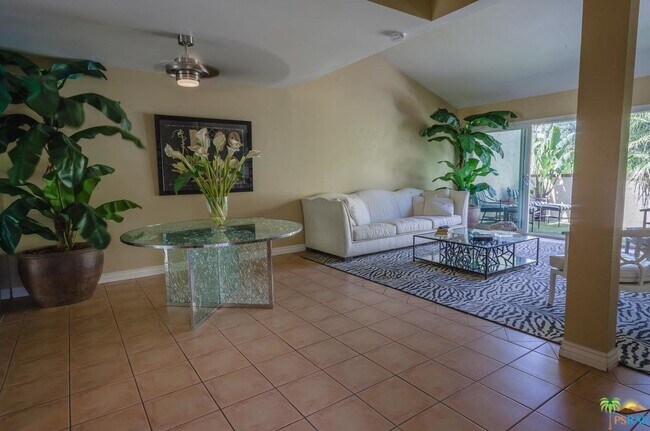 Foto del edificio - 2600 S Palm Canyon Dr