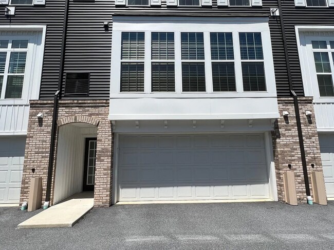 Building Photo - 706 Mayer Pl
