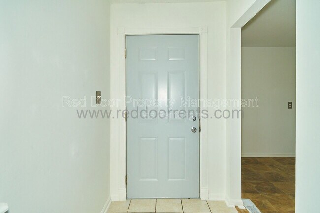 Building Photo - 5422 Greenfield Ave