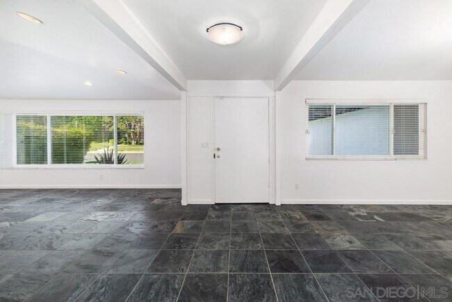 Foto del edificio - 8686 Cliffridge Ave