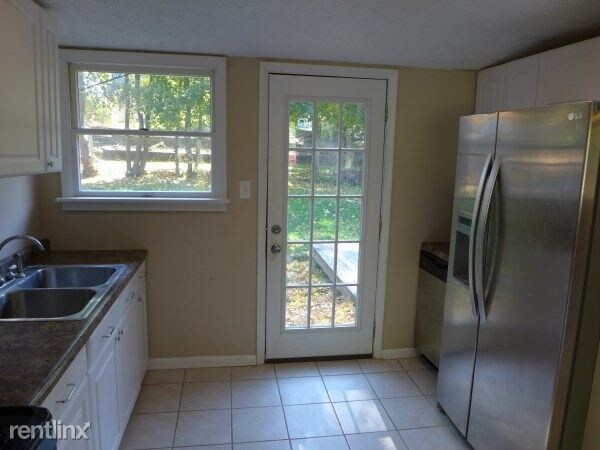 Building Photo - 3 br, 1 bath House - 711 Cedarwood Dr