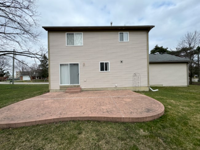 Building Photo - 3970 Orchardview Ave