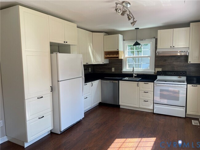 Foto del edificio - 5153 Chelsea Brook Ln