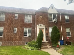 Building Photo - 39-05-39208 208th St