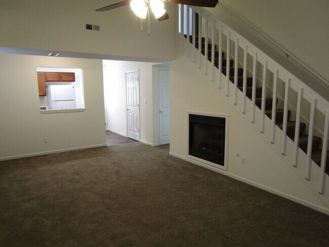 Foto del edificio - 2432-2434 Calder Ct.