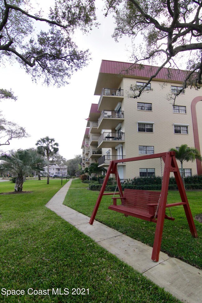 Building Photo - 1049 Rockledge Dr