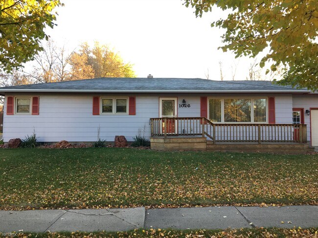 Building Photo - 3 br, 2.5 bath House - 1026 Thomas Ave