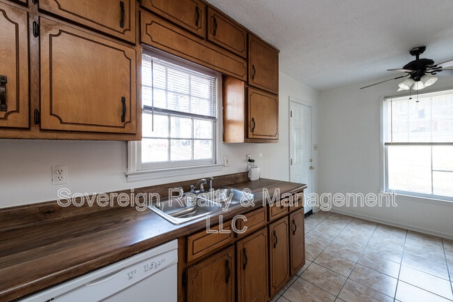 Building Photo - 8173 Magnolia Dr