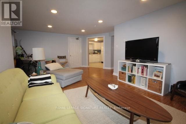 Photo du bâtiment - 31 Marina Ave