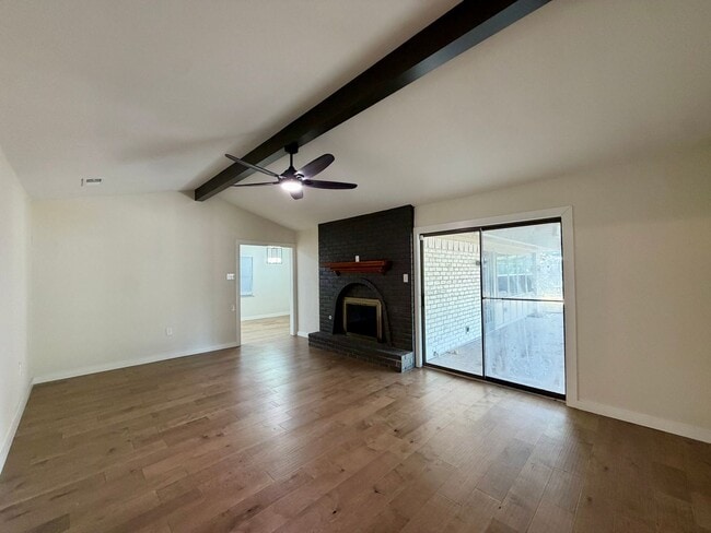 Building Photo - 3401 Oakridge Ln