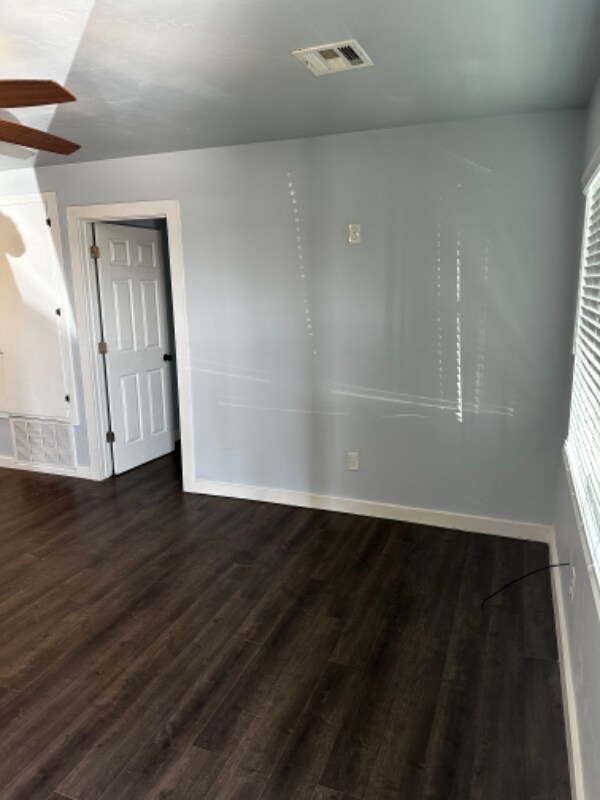 Foto del edificio - 815 E Lindsey St