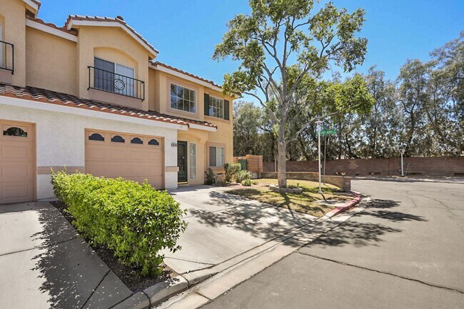 Building Photo - 2 Bedroom With 1 Car Garage In Gated Northwest Vegas Community