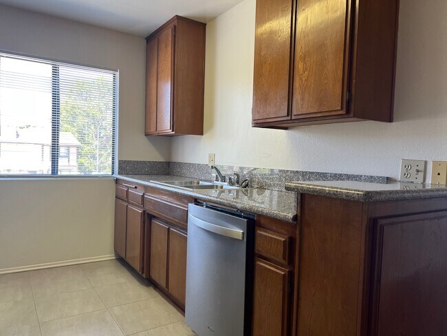 Foto del edificio - 17302 Chatsworth St