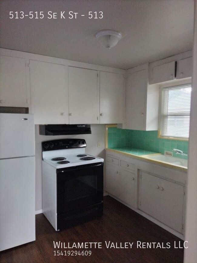 Building Photo - Large one bedroom duplex in Grants Pass