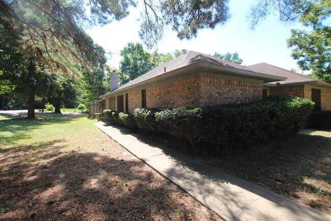Foto del edificio - Garrett Duplex 8302/8304