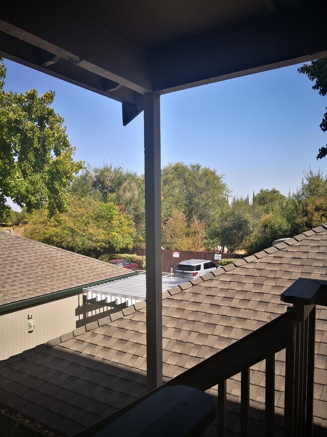 Foto del edificio - Bay Point  - 2 beds and 2 baths Second Floor Condo