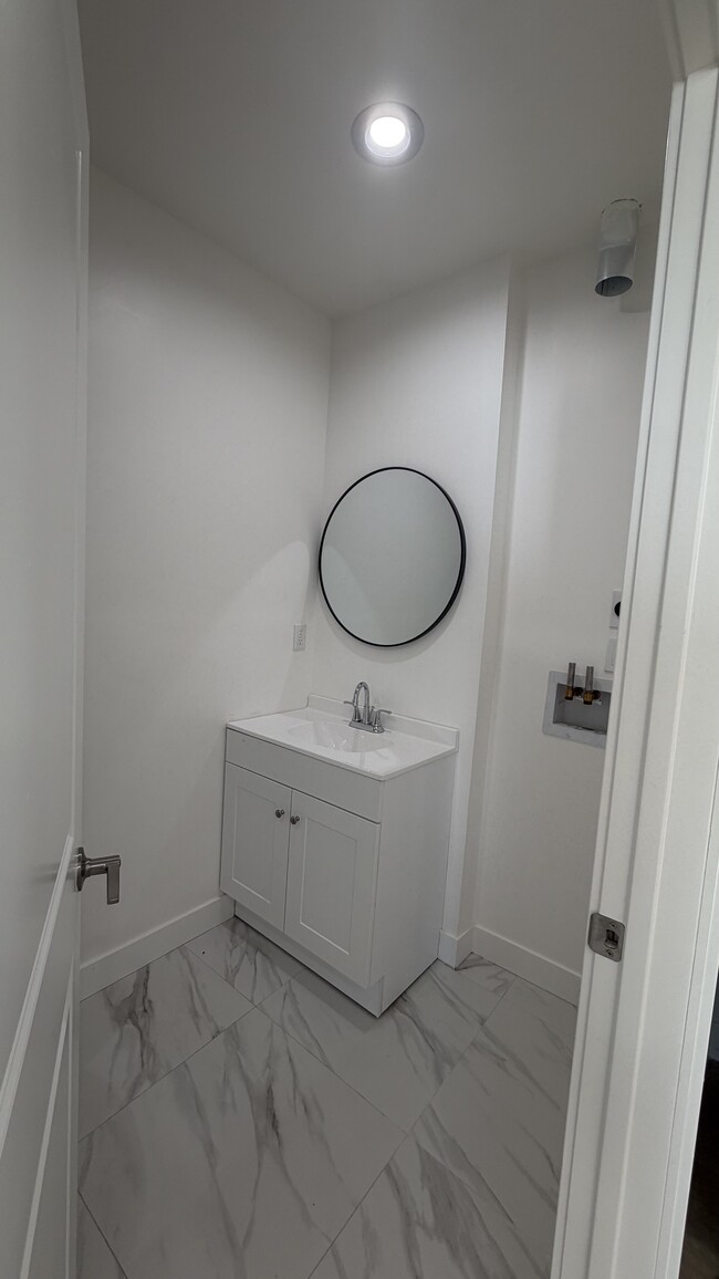 Foto del edificio - 907 Herbine St