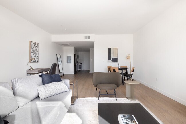 Foto del edificio - 4805 Bakman Ave